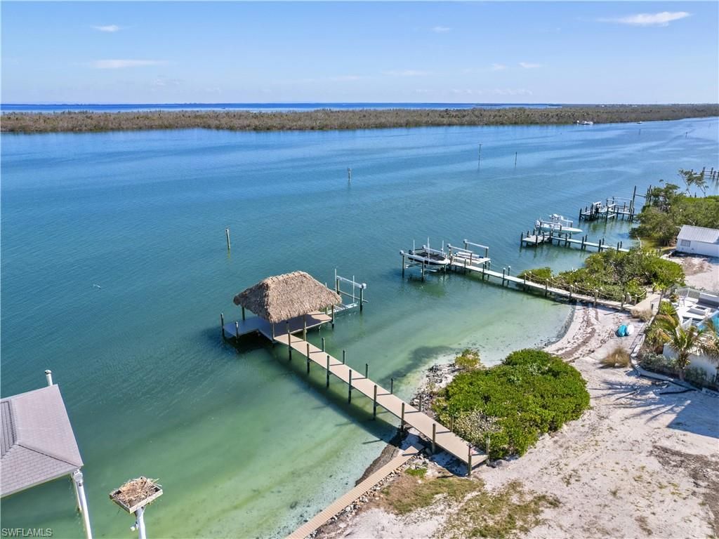 Exterior, Lake