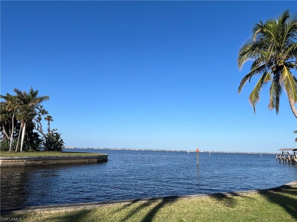 Exterior, Lake