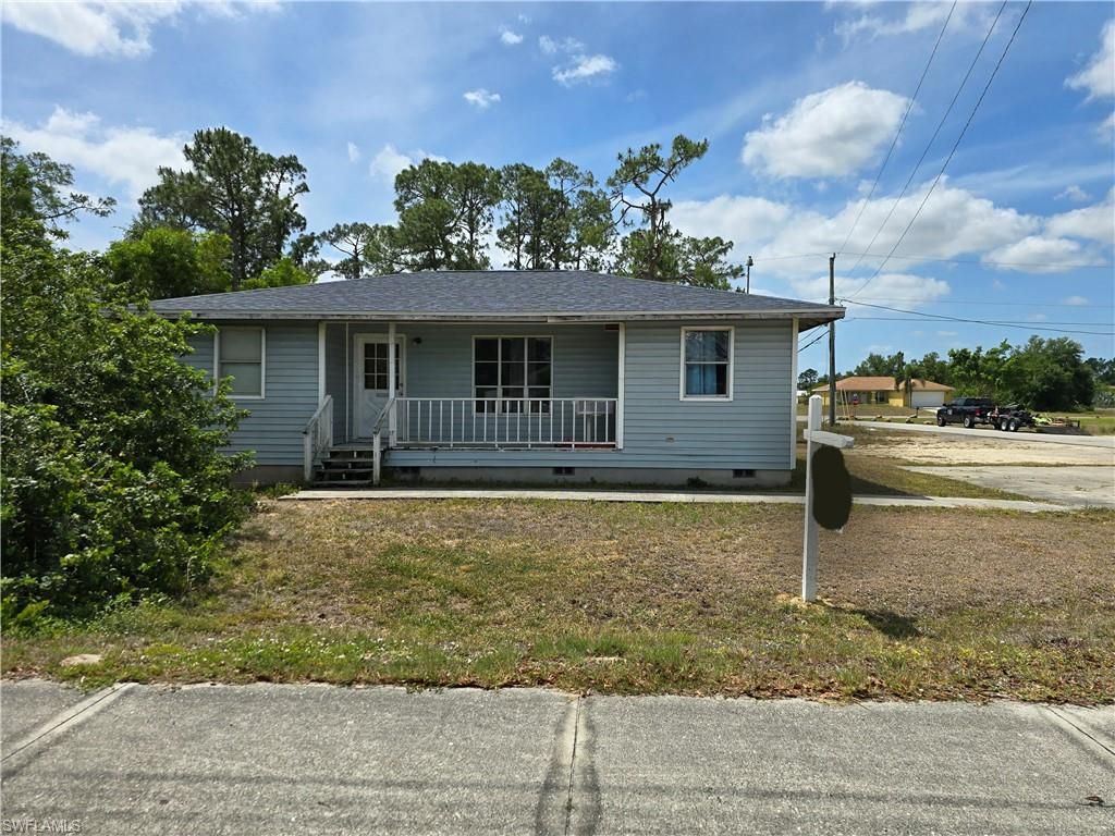 Backyard, Exterior, Facade, Split Level
