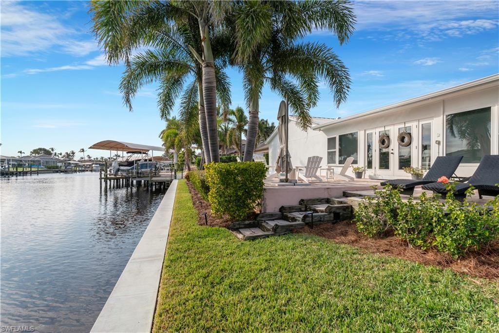 Exterior, Lake