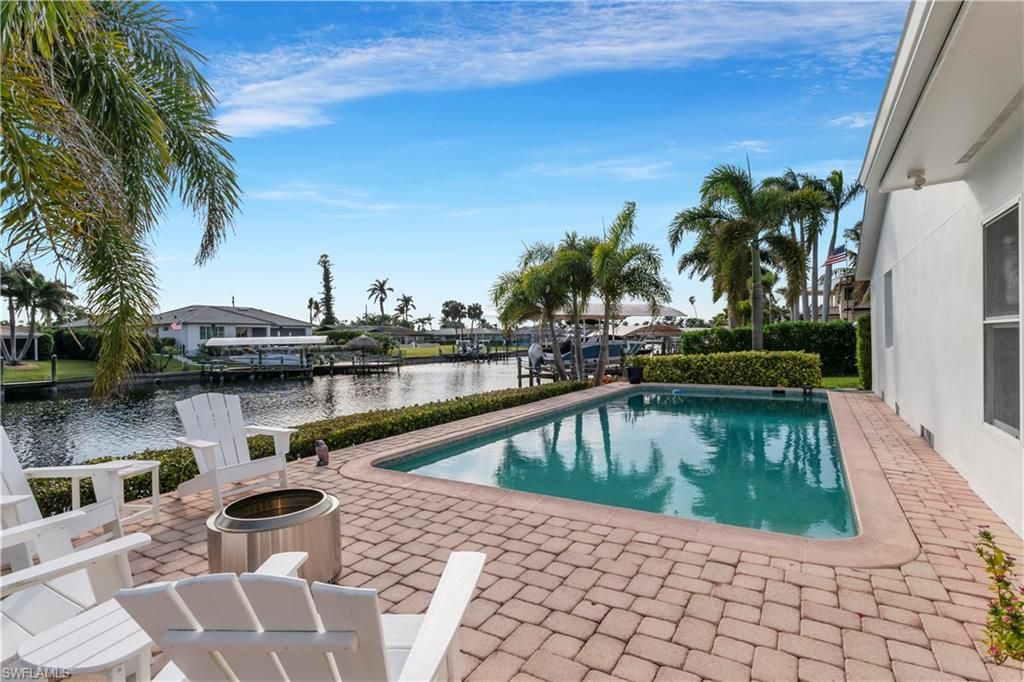 Exterior, Lake, Pool, Water