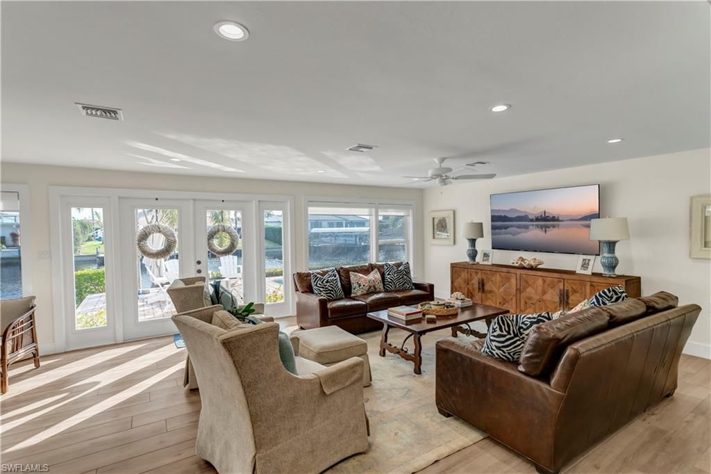 Interior, Living room, Recessed Lighting, Wood Texture Flooring