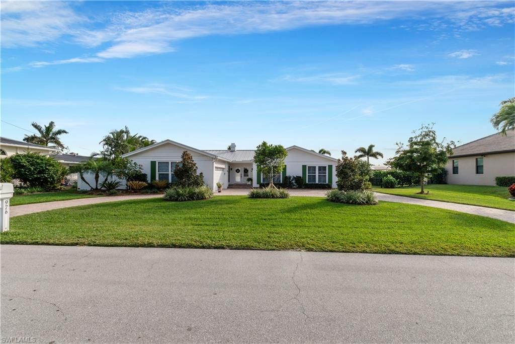 Backyard, Exterior, Facade, Ranch