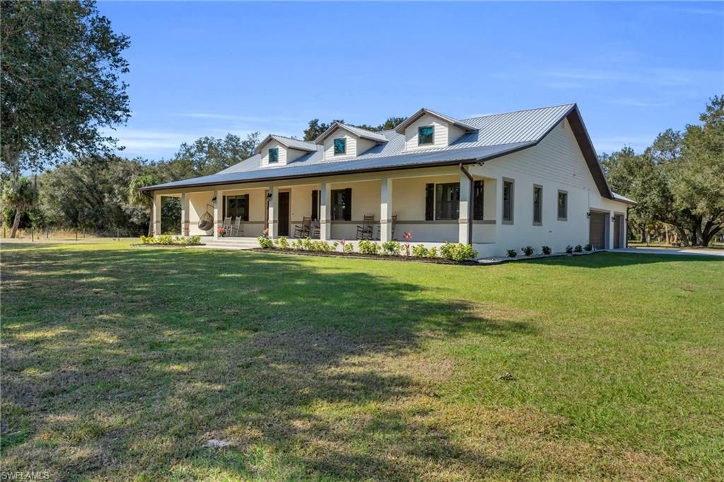 Backyard, Exterior, Facade, Farmhouse