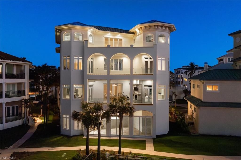 Exterior, Facade, Mediterranean