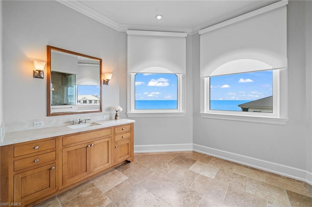 Bathroom, Dual Sink Vanities, Interior, Recessed Lighting, Water