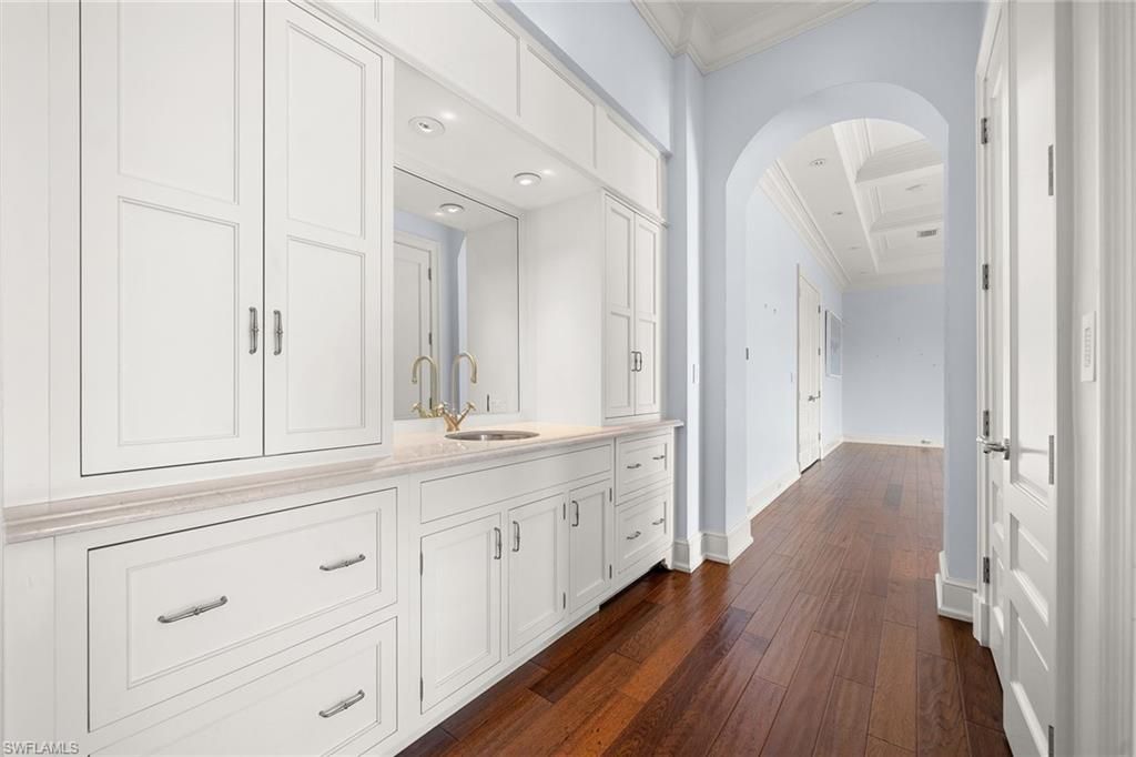 Interior, Recessed Lighting, Wood Texture Flooring