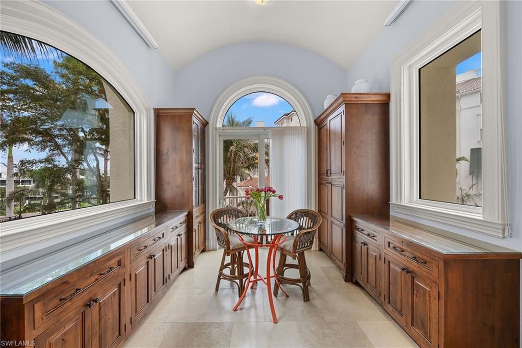 Dining room, Interior