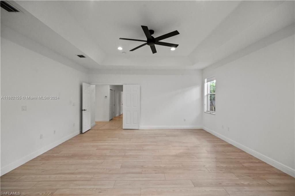 Empty room, Interior, Pendant Lights, Recessed Lighting, Wood Texture Flooring