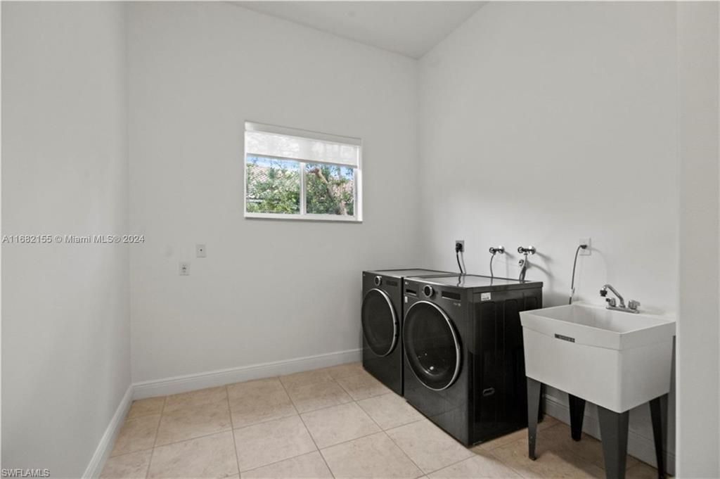 Interior, Washer
