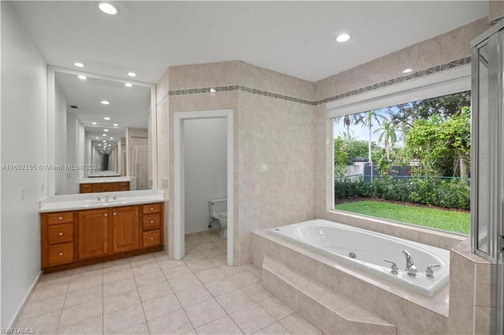 Bathroom, Interior, Recessed Lighting