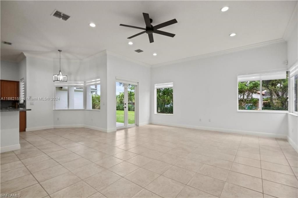 Empty room, Interior, Pendant Lights, Recessed Lighting