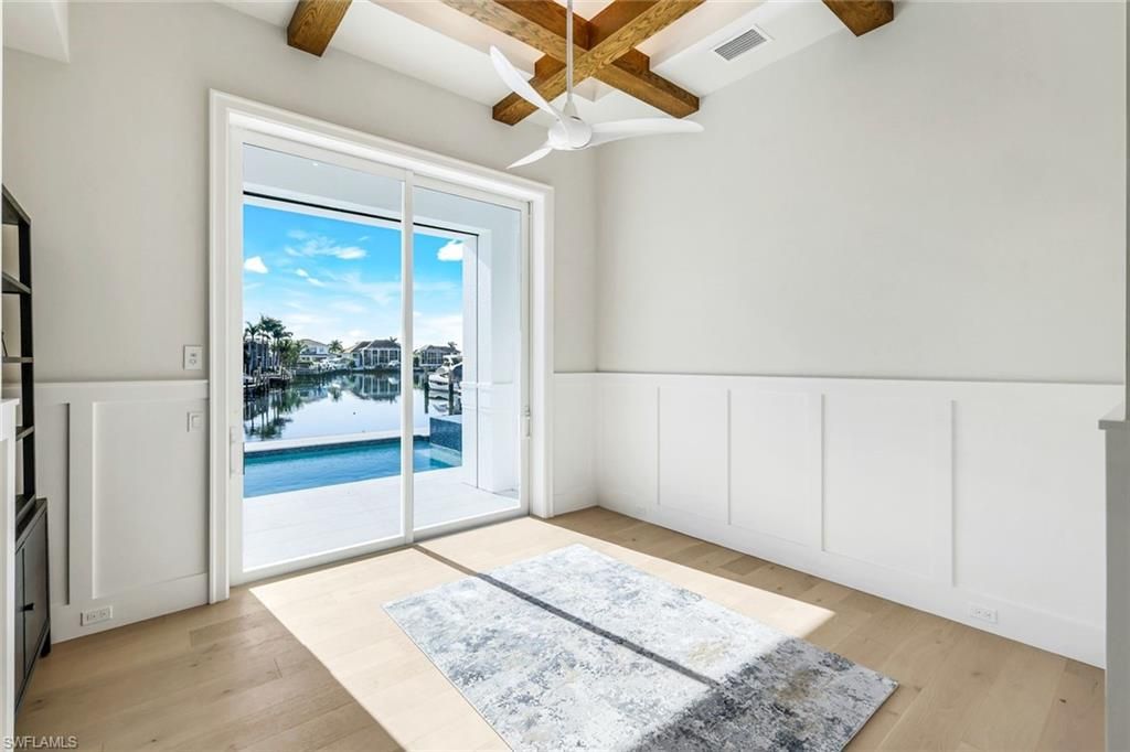 Empty room, Interior, Water, Wooden Beams, Wood Texture Flooring