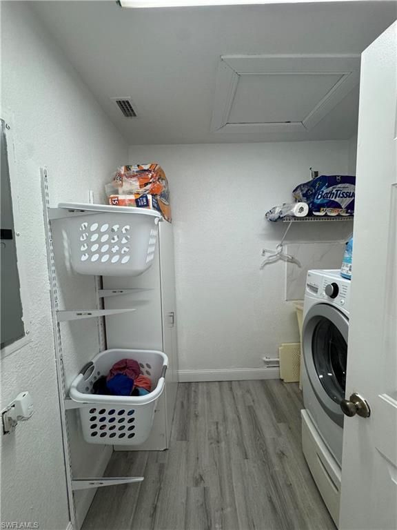 Interior, Utility Closets, Washer, Wood Texture Flooring