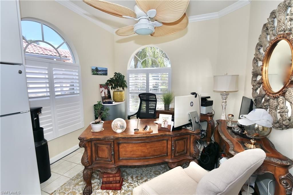 Home Office, Interior