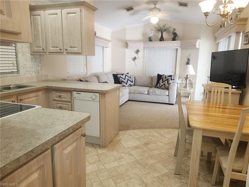 Chandelier, Interior, Kitchen, Living room
