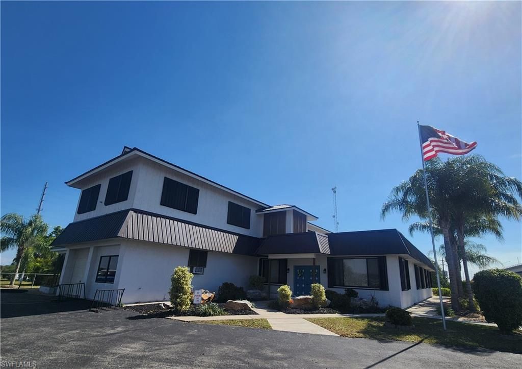 Exterior, Facade, Farmhouse