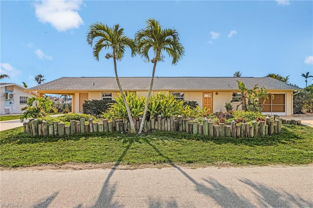 Backyard, Exterior, Facade, Ranch