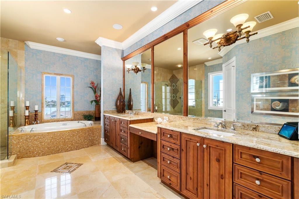 Bathroom, Dual Sink Vanities, Interior, Recessed Lighting