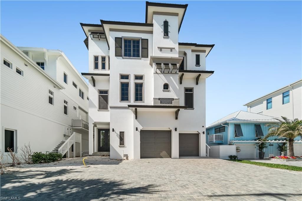 Attached, Exterior, Facade, Modern