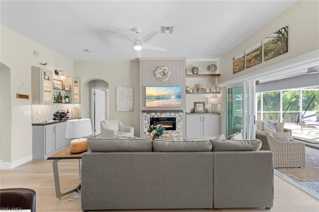 Home Office, Interior