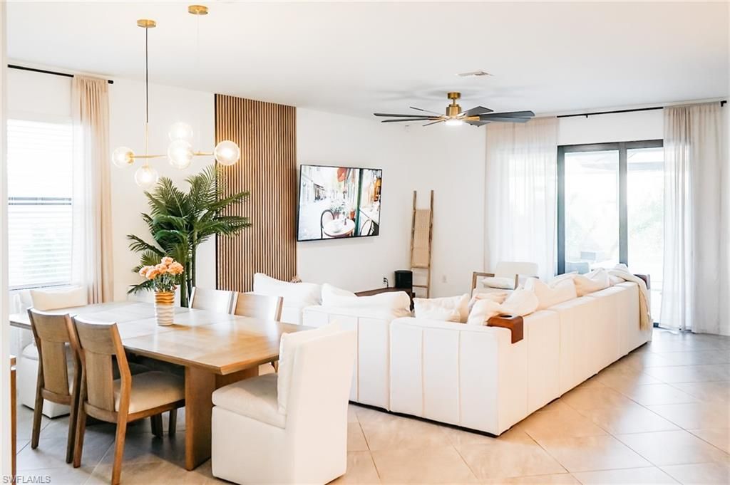 Dining room, Interior, Living room, Pendant Lights