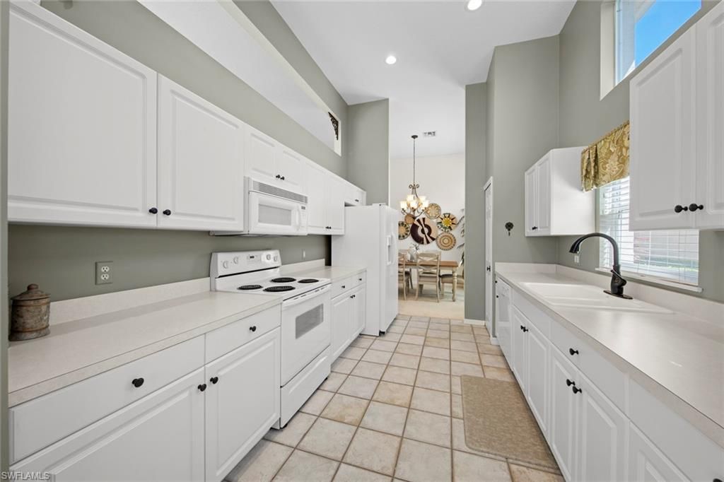 Chandelier, Dining room, Interior, Kitchen, Recessed Lighting