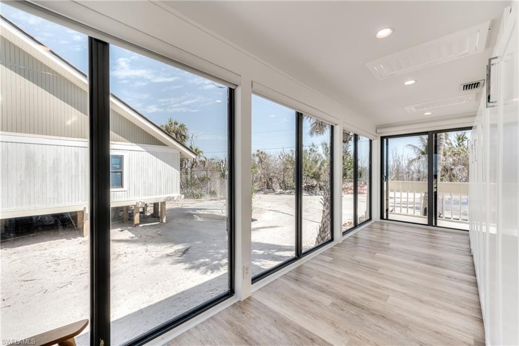 Interior, Recessed Lighting, Sun Room, Wood Texture Flooring
