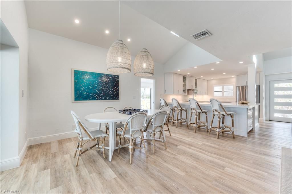 Dining room, Interior, Kitchen, Pendant Lights, Recessed Lighting, Wood Texture Flooring