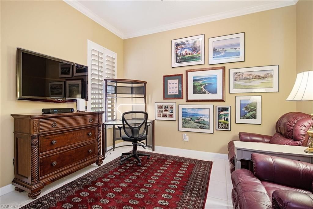 Home Office, Interior