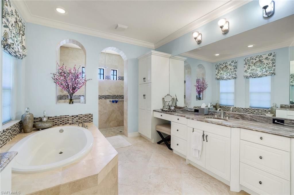 Bathroom, Dual Sink Vanities, Interior, Recessed Lighting