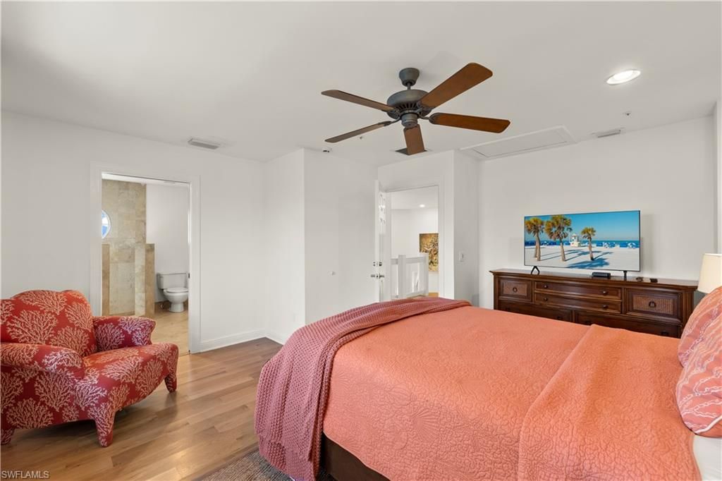 Bathroom, Bedroom, Interior, Recessed Lighting, Wood Texture Flooring