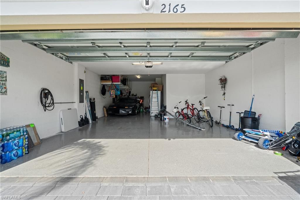 Garage, Interior
