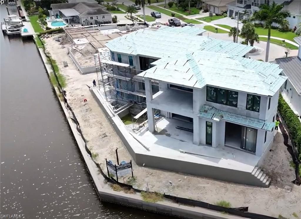 Exterior, Drone