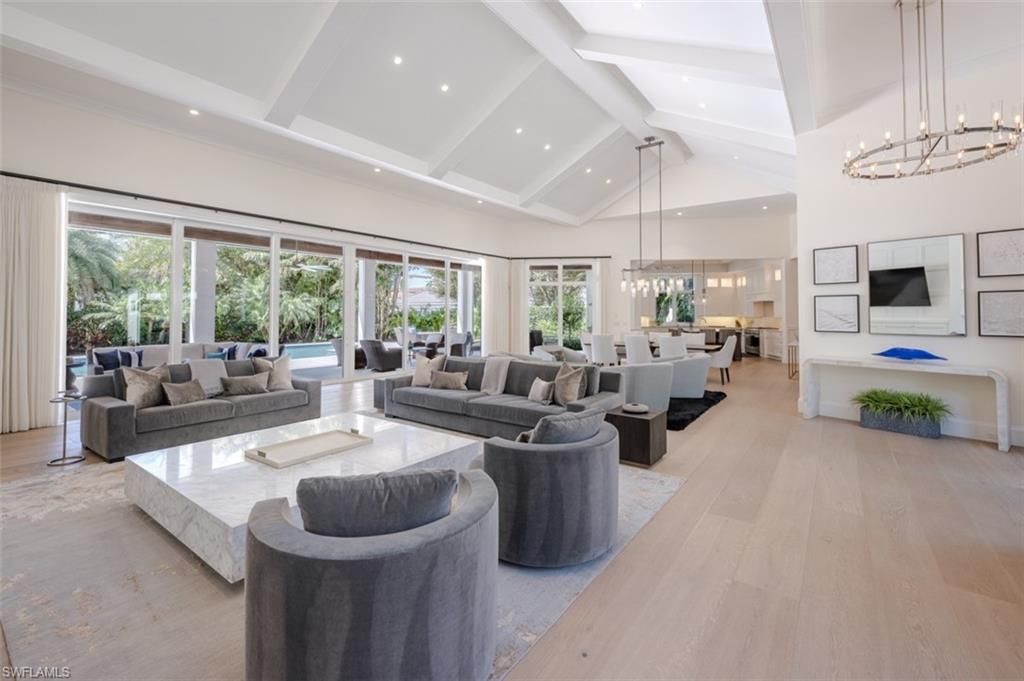 Dining room, Interior, Living room, Pendant Lights, Recessed Lighting, Wood Texture Flooring