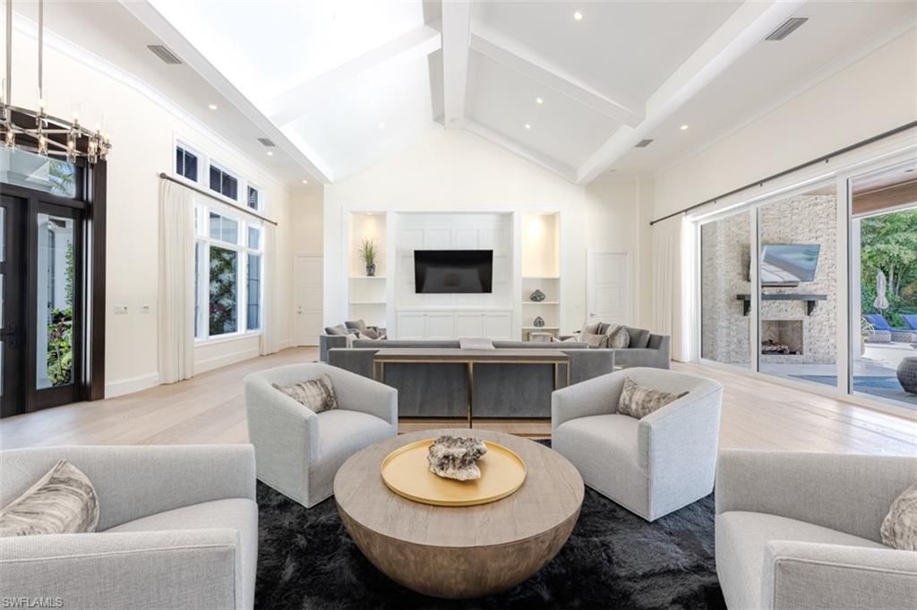 Fireplace, Interior, Living room, Pendant Lights, Recessed Lighting, Wood Texture Flooring