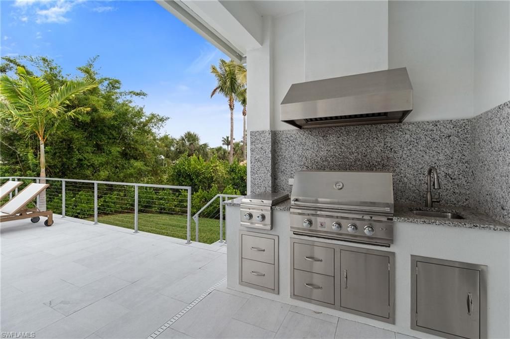 Exterior, Outdoor Kitchen