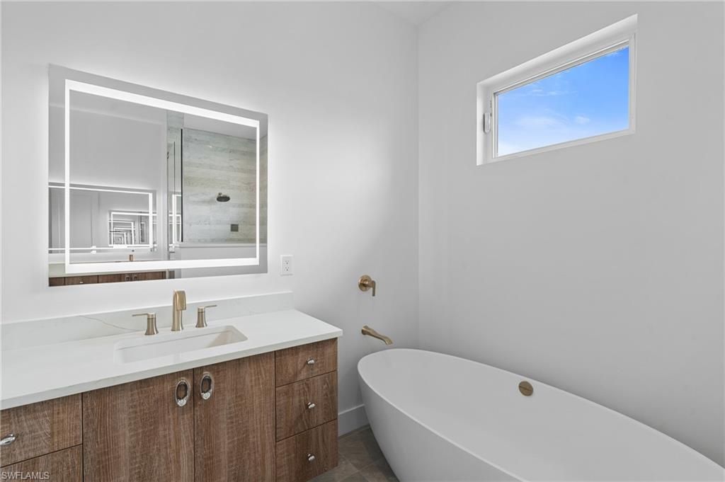 Bathroom, Free Standing Baths, Interior