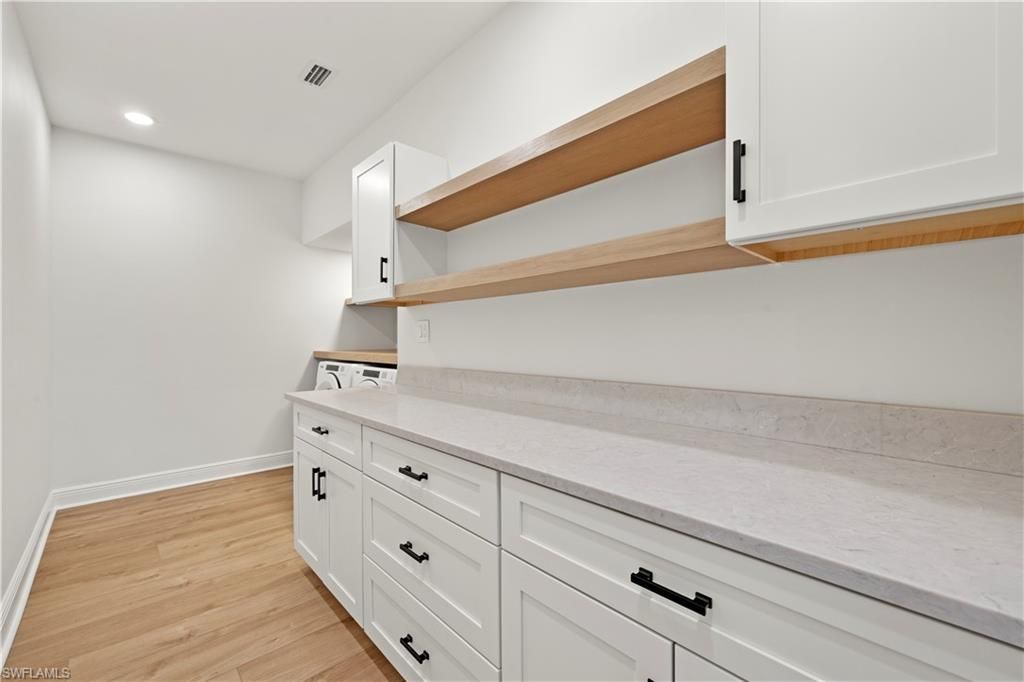 Interior, Recessed Lighting, Washer, Wood Texture Flooring