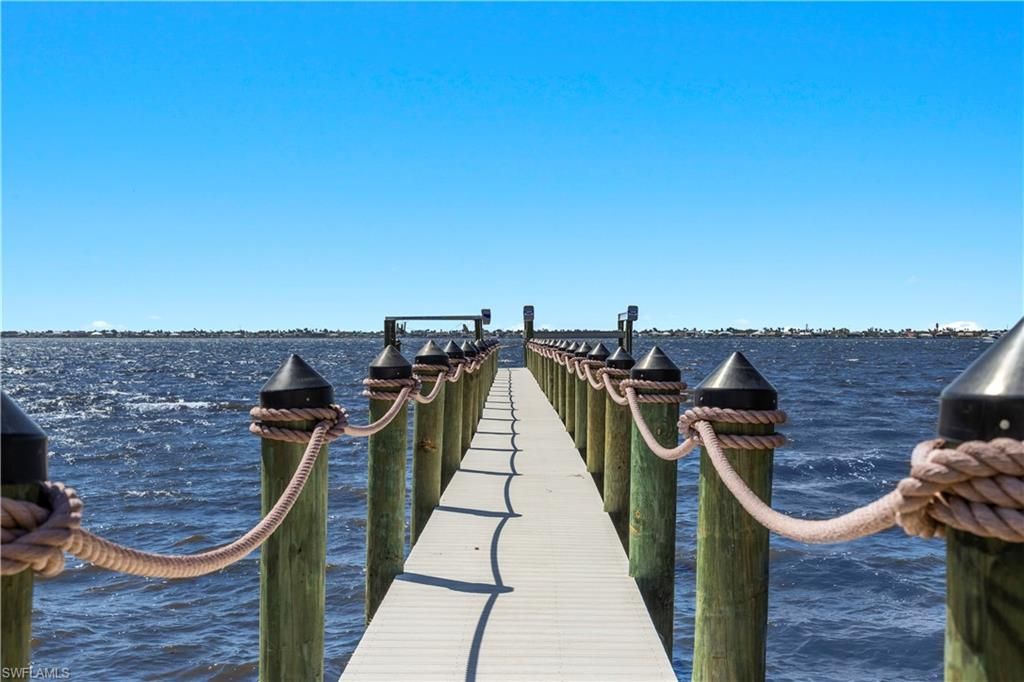 Exterior, Lake