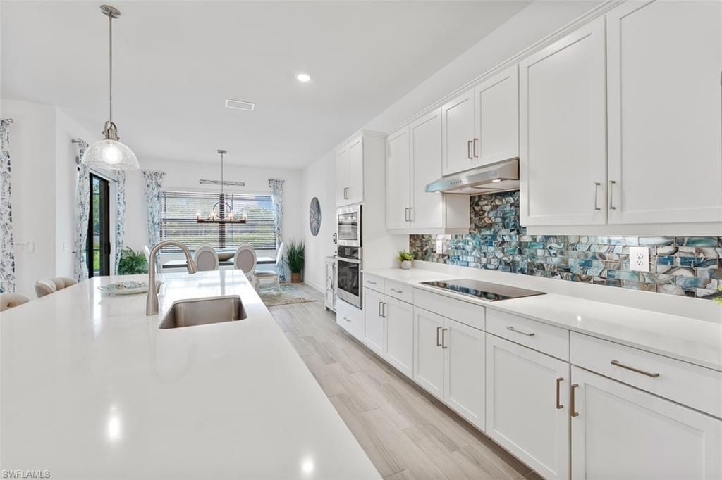 Dining room, Interior, Kitchen, Pendant Lights, Recessed Lighting, Wood Texture Flooring