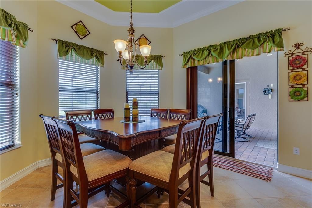 Chandelier, Dining room, Interior, Pendant Lights