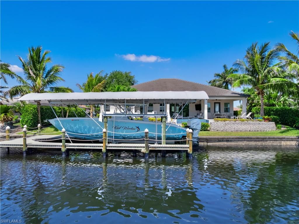 Exterior, Lake