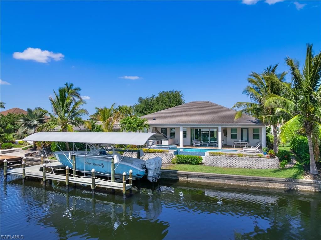 Exterior, Lake