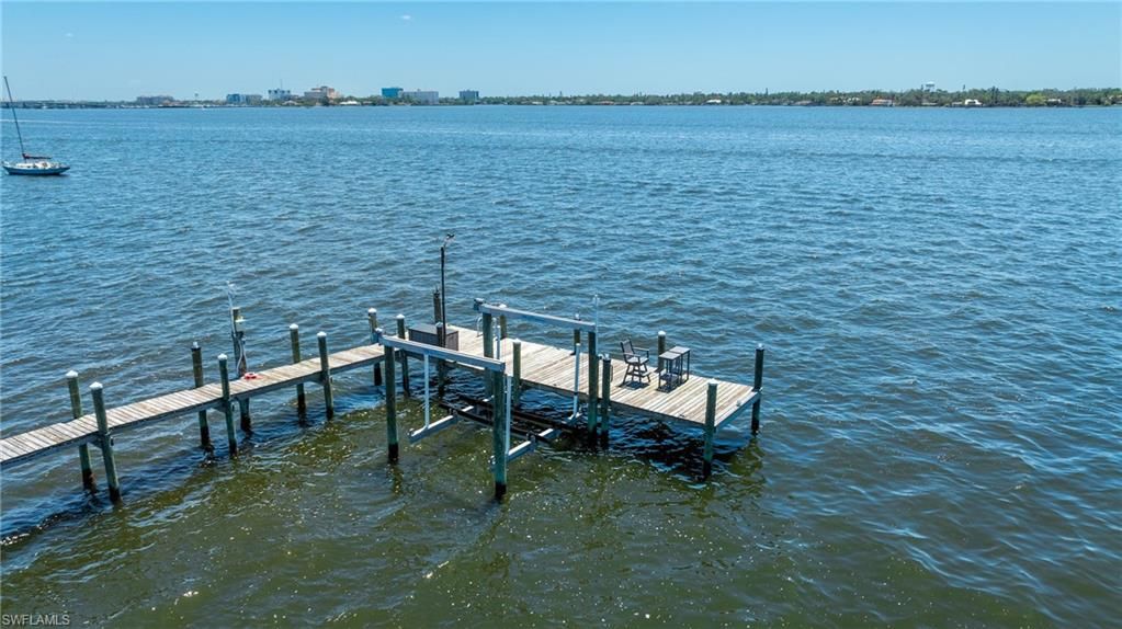 Exterior, Lake