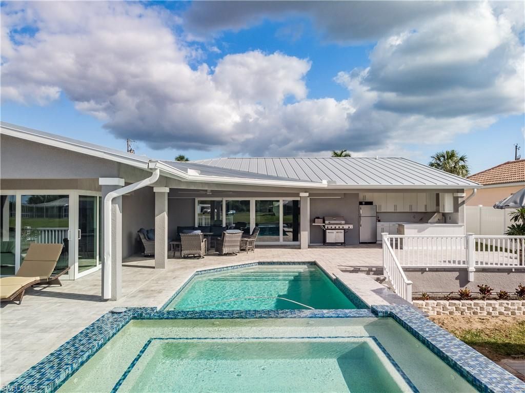 Exterior, Pool