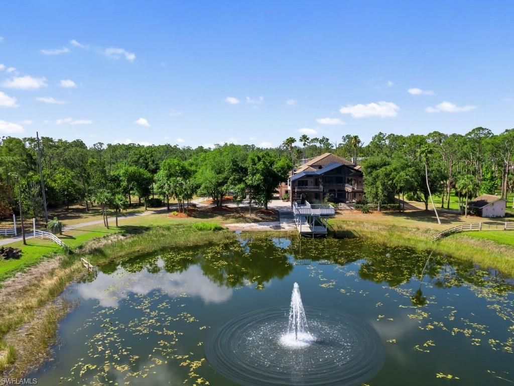 Exterior, Lake