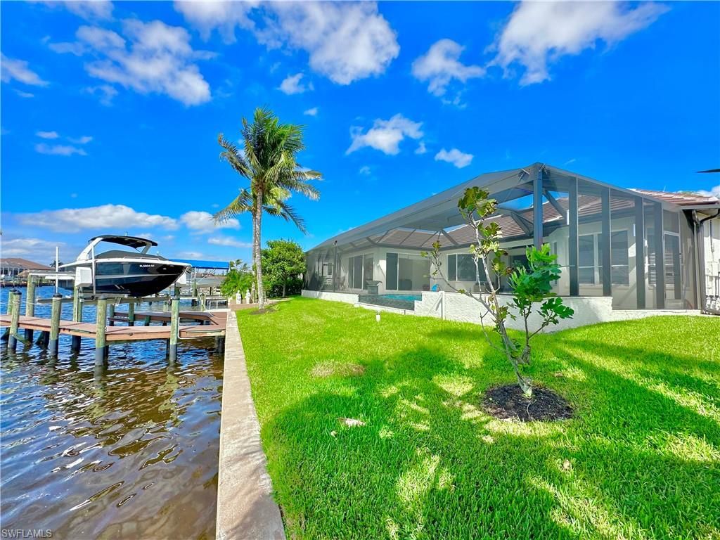 Exterior, Lake