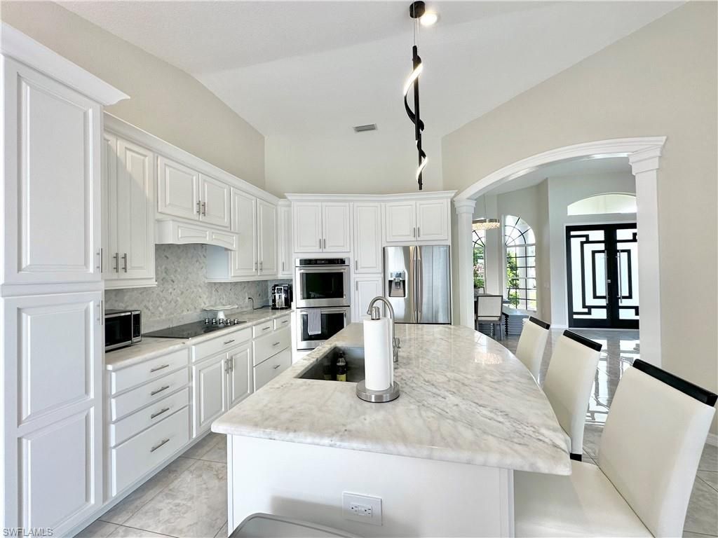 Dining room, Interior, Kitchen, Pendant Lights, Stainless Steel Appliances