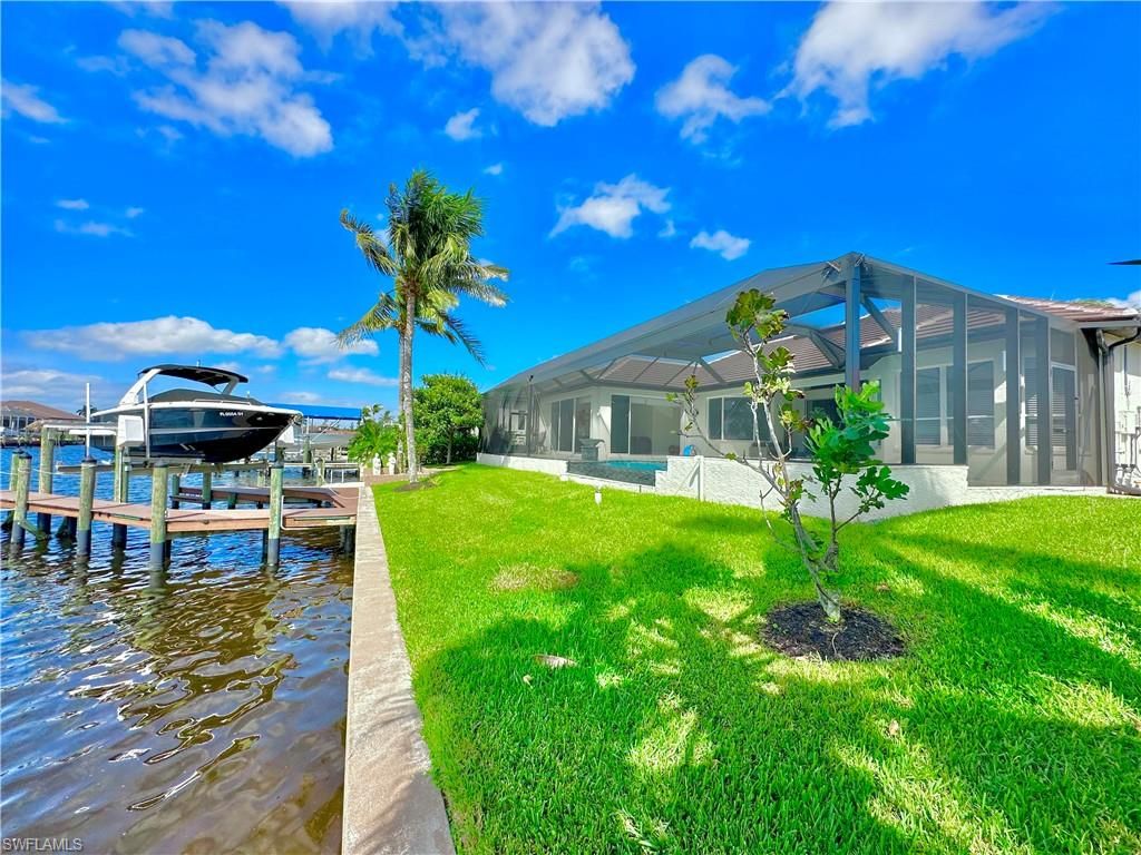 Exterior, Lake